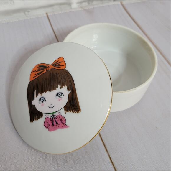 Vintage 70s Glass Kitschy Girl Trinket Dish - Set of 4 - Picture 13 of 14